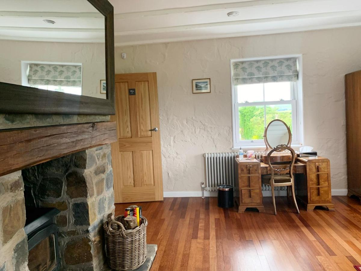 スランイドロイス Ty Capel Bed & Breakfast エクステリア 写真